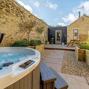 https://rinstone-lodge-thornton-le-dale-moors-cottage-with-hot-tub.yorkshirehotels.net
